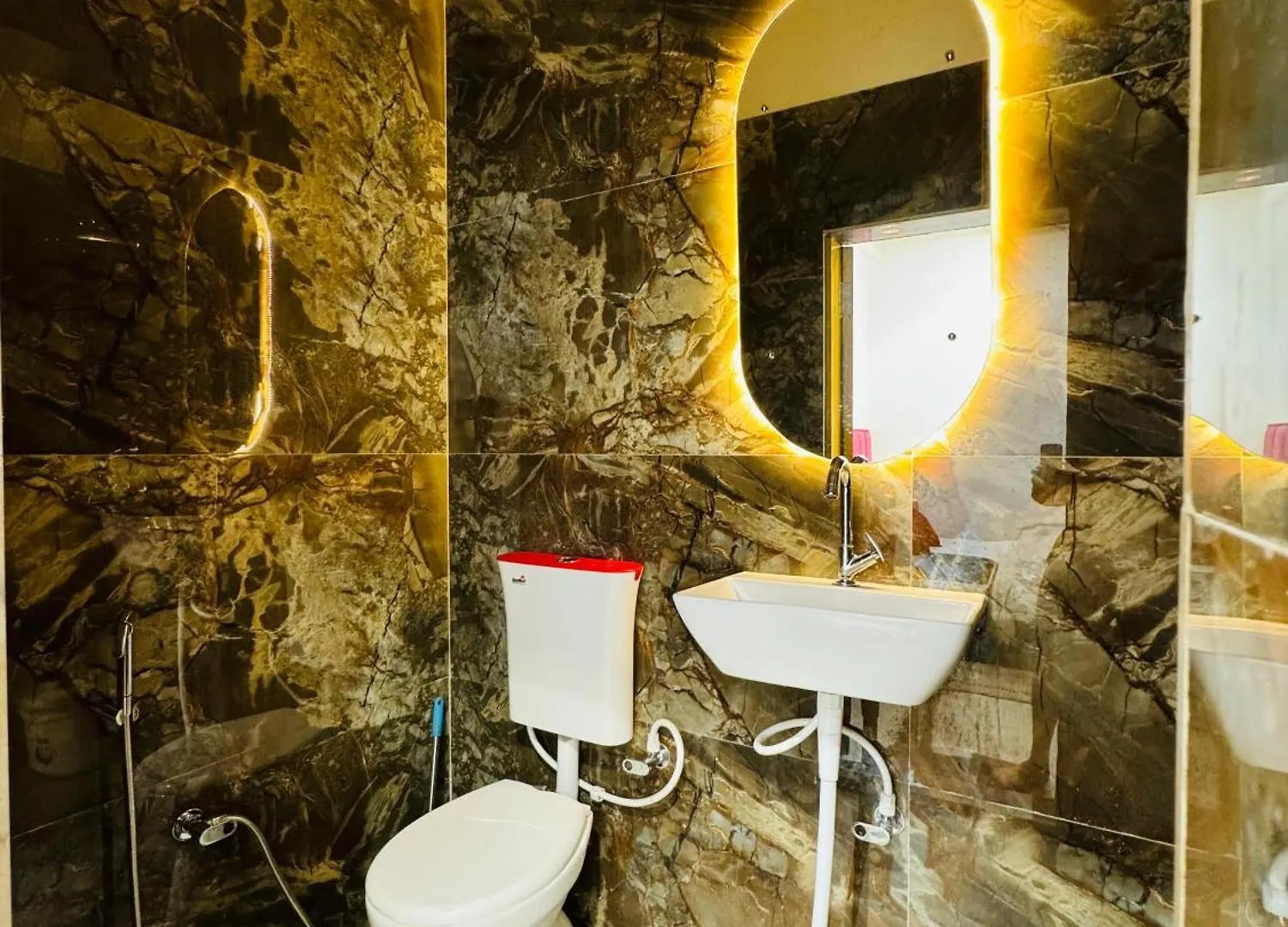 Aura Homestay فاراناسي بيت ضيافة